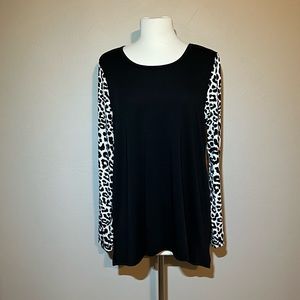 LuLaRoe ”Lynnae” Long Sleeve Tee